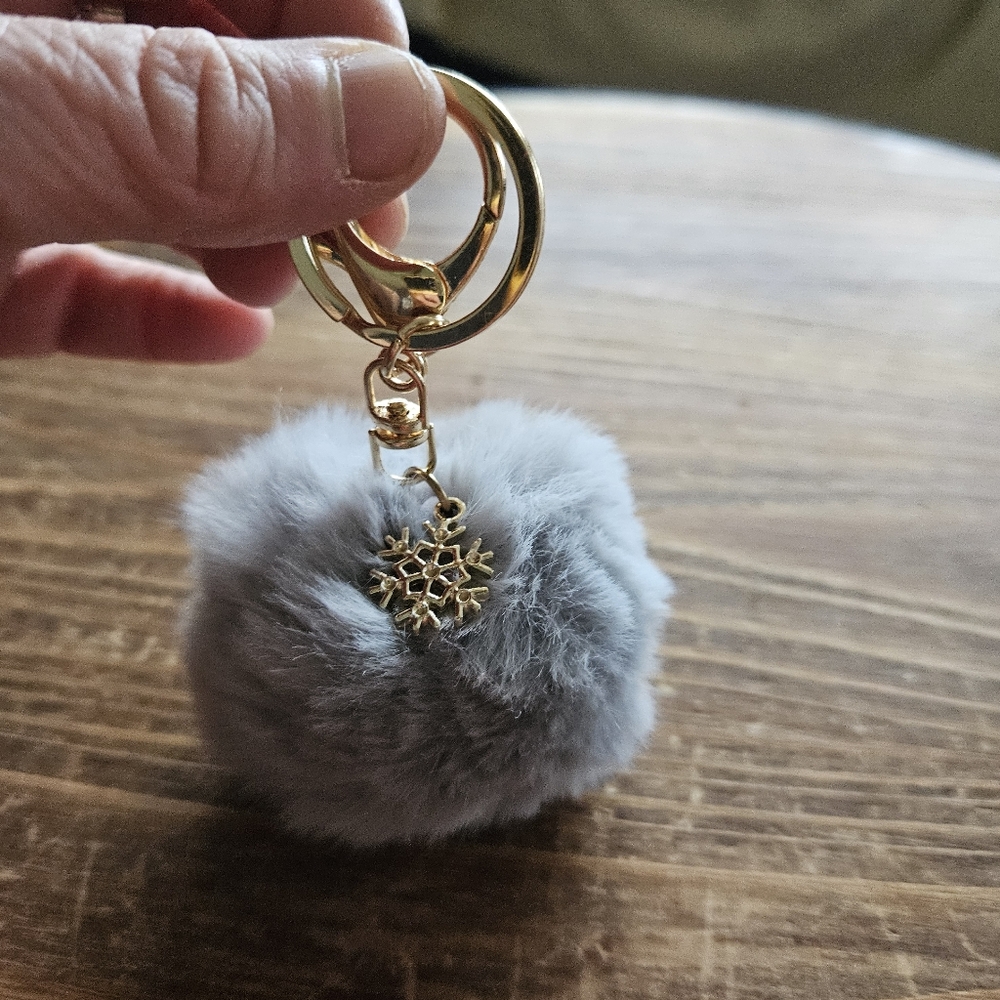 Atelier Sona Gray Fluffy Key Holder